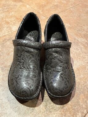 B.O.C. Women’s Black Embossed Floral Slip-On Shoes